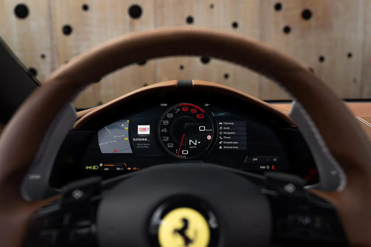 3.9 V8 | Ferrari Special Colour | ADAS | Carbon | Stoelventilatie | 360 | P. Display | Smartphone Integration |