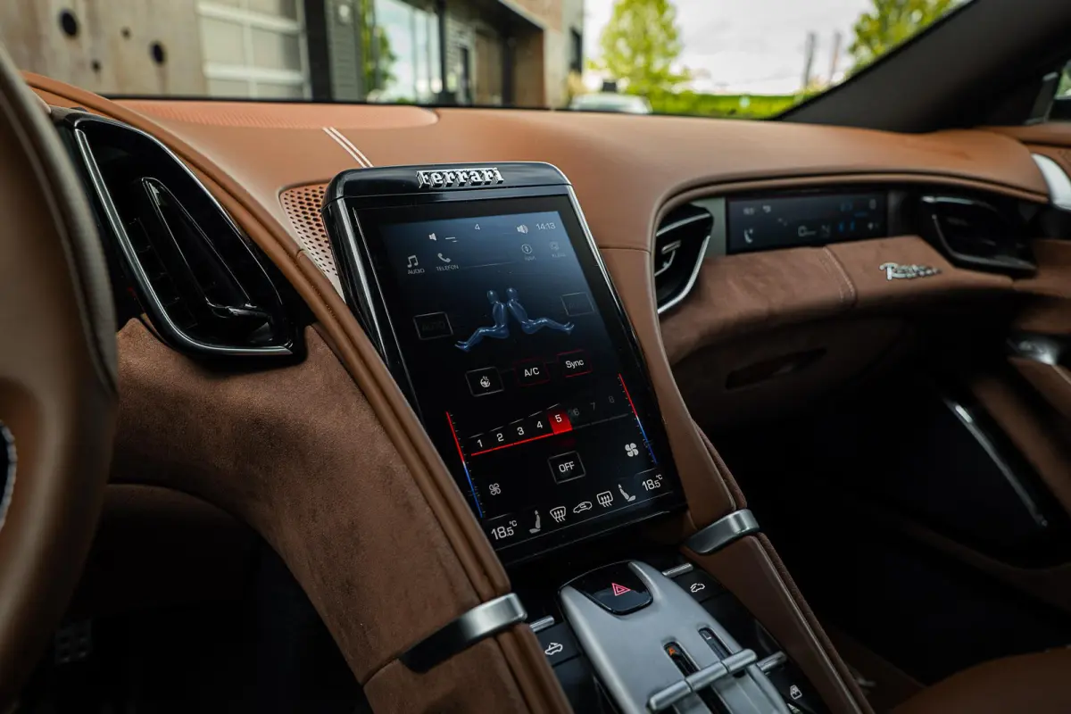 3.9 V8 | Ferrari Special Colour | ADAS | Carbon | Stoelventilatie | 360 | P. Display | Smartphone Integration |