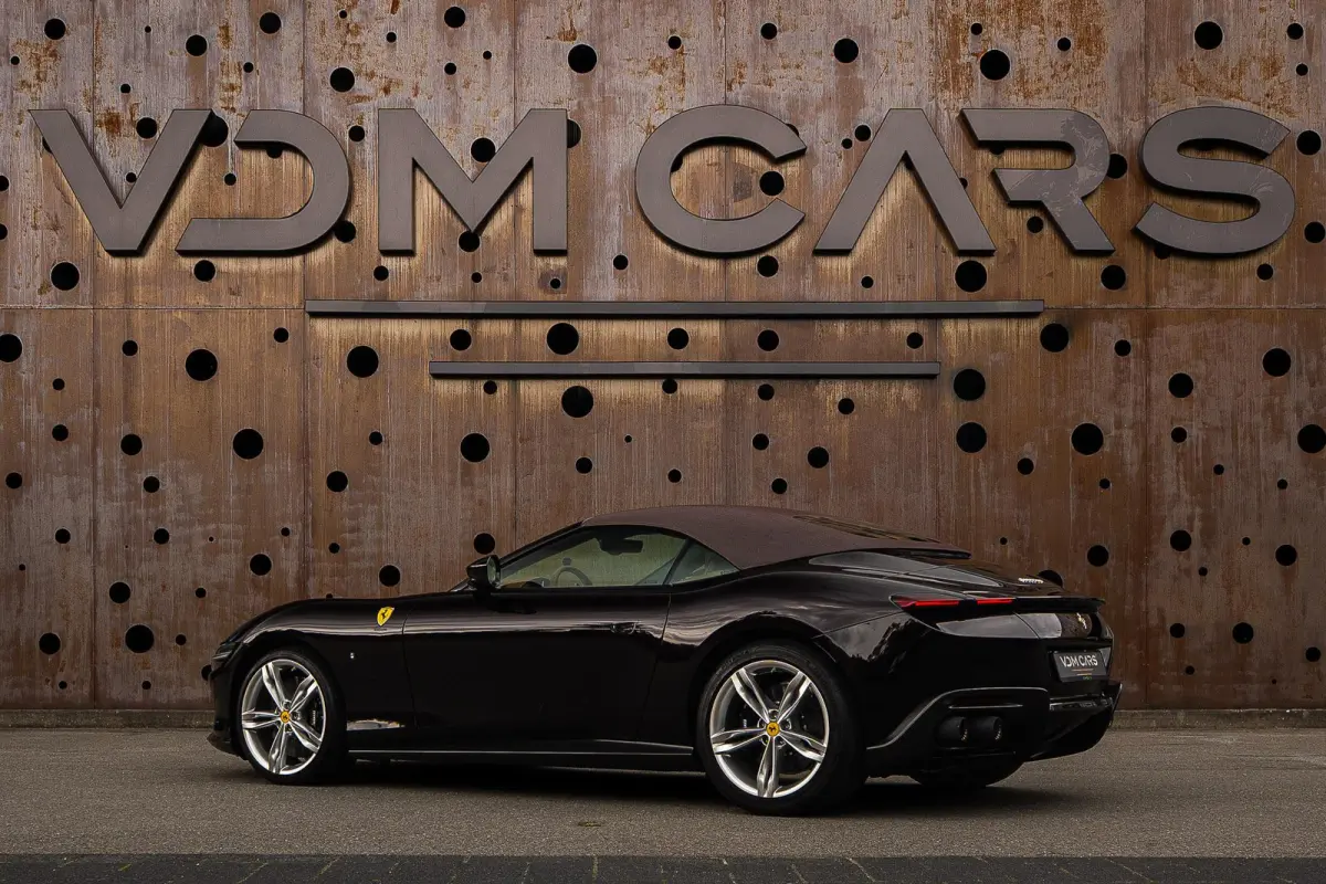 3.9 V8 | Ferrari Special Colour | ADAS | Carbon | Stoelventilatie | 360 | P. Display | Smartphone Integration |