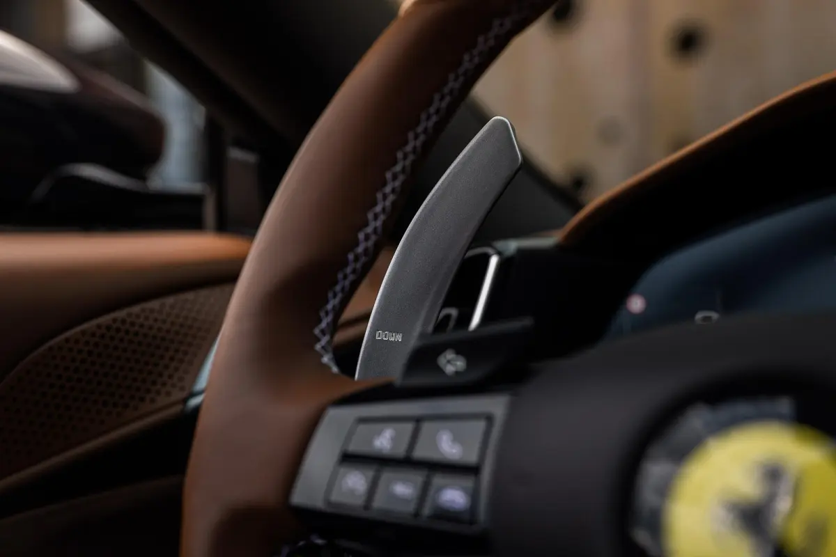 3.9 V8 | Ferrari Special Colour | ADAS | Carbon | Stoelventilatie | 360 | P. Display | Smartphone Integration |