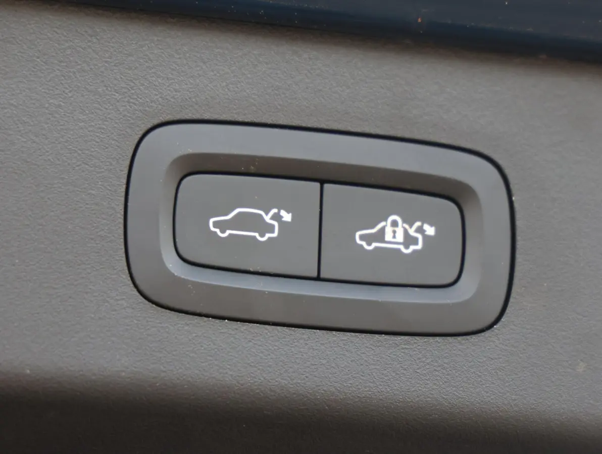 1.5 Plug-in Hybrid Panoramadak | Carplay | Stoelverwarming | Navigatie | Camera | Elektrische Achterklep | 20" LMV