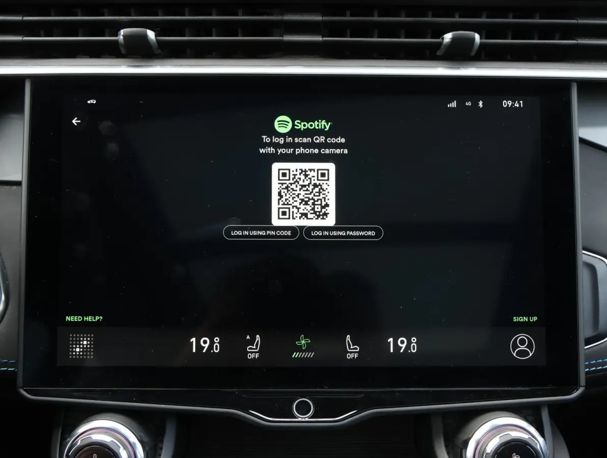 1.5 Plug-in Hybrid Panoramadak | Carplay | Stoelverwarming | Navigatie | Camera | Elektrische Achterklep | 20" LMV