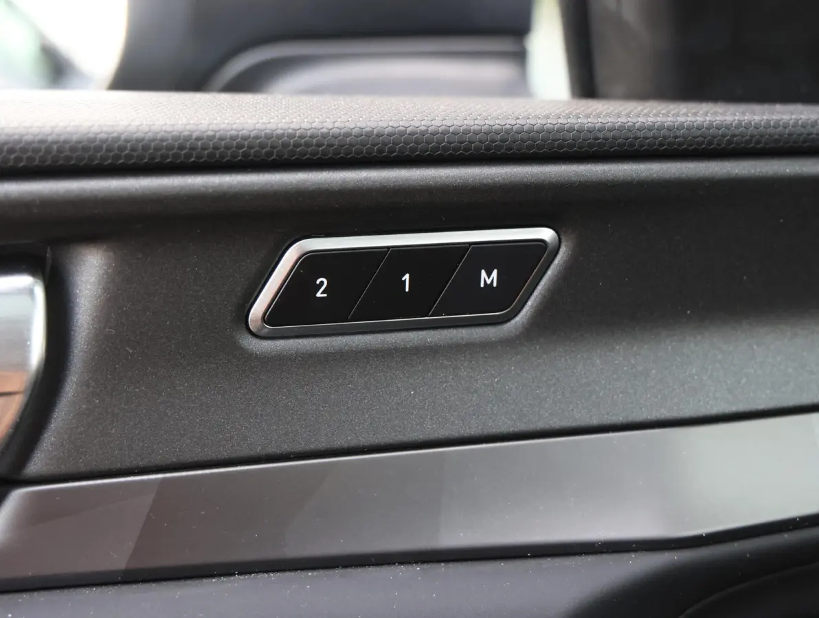 1.5 Plug-in Hybrid Panoramadak | Carplay | Stoelverwarming | Navigatie | Camera | Elektrische Achterklep | 20" LMV