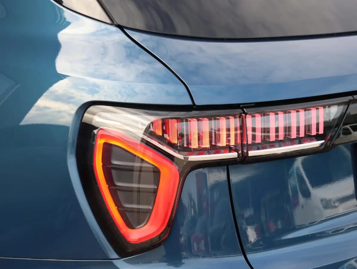 1.5 Plug-in Hybrid Panoramadak | Carplay | Stoelverwarming | Navigatie | Camera | Elektrische Achterklep | 20" LMV
