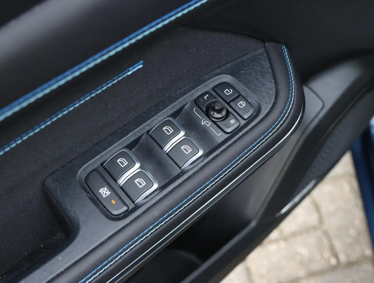 1.5 Plug-in Hybrid Panoramadak | Carplay | Stoelverwarming | Navigatie | Camera | Elektrische Achterklep | 20" LMV
