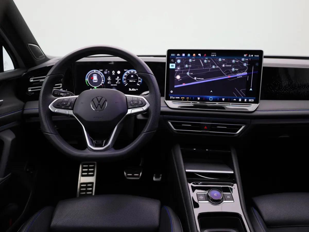 1.5 eHybrid R-Line 272 PK | Panoramadak | Blackline | Navigatie | Leder | Memory | Head Up | Harman Kardon | stuur en stoelverwarming | 360 Camera | Achterklep Elektrisch | Side Assist | Hig