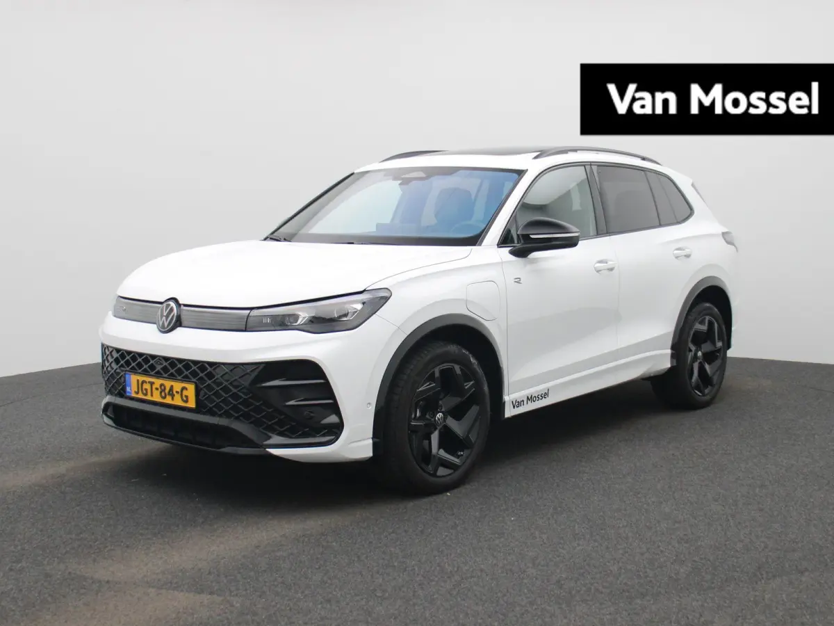 1.5 eHybrid R-Line 272 PK | Panoramadak | Blackline | Navigatie | Leder | Memory | Head Up | Harman Kardon | stuur en stoelverwarming | 360 Camera | Achterklep Elektrisch | Side Assist | Hig