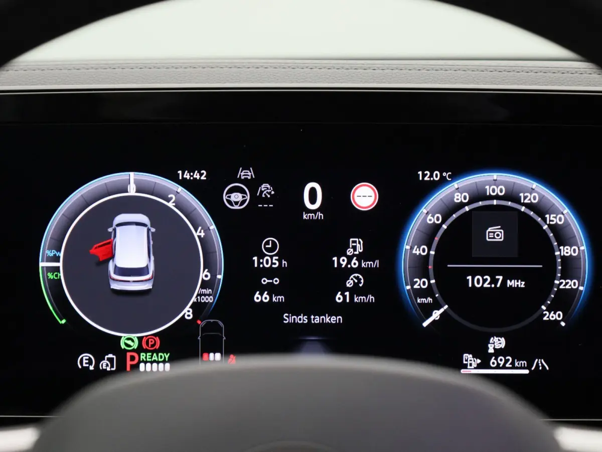 1.5 eHybrid R-Line 272 PK | Panoramadak | Blackline | Navigatie | Leder | Memory | Head Up | Harman Kardon | stuur en stoelverwarming | 360 Camera | Achterklep Elektrisch | Side Assist | Hig