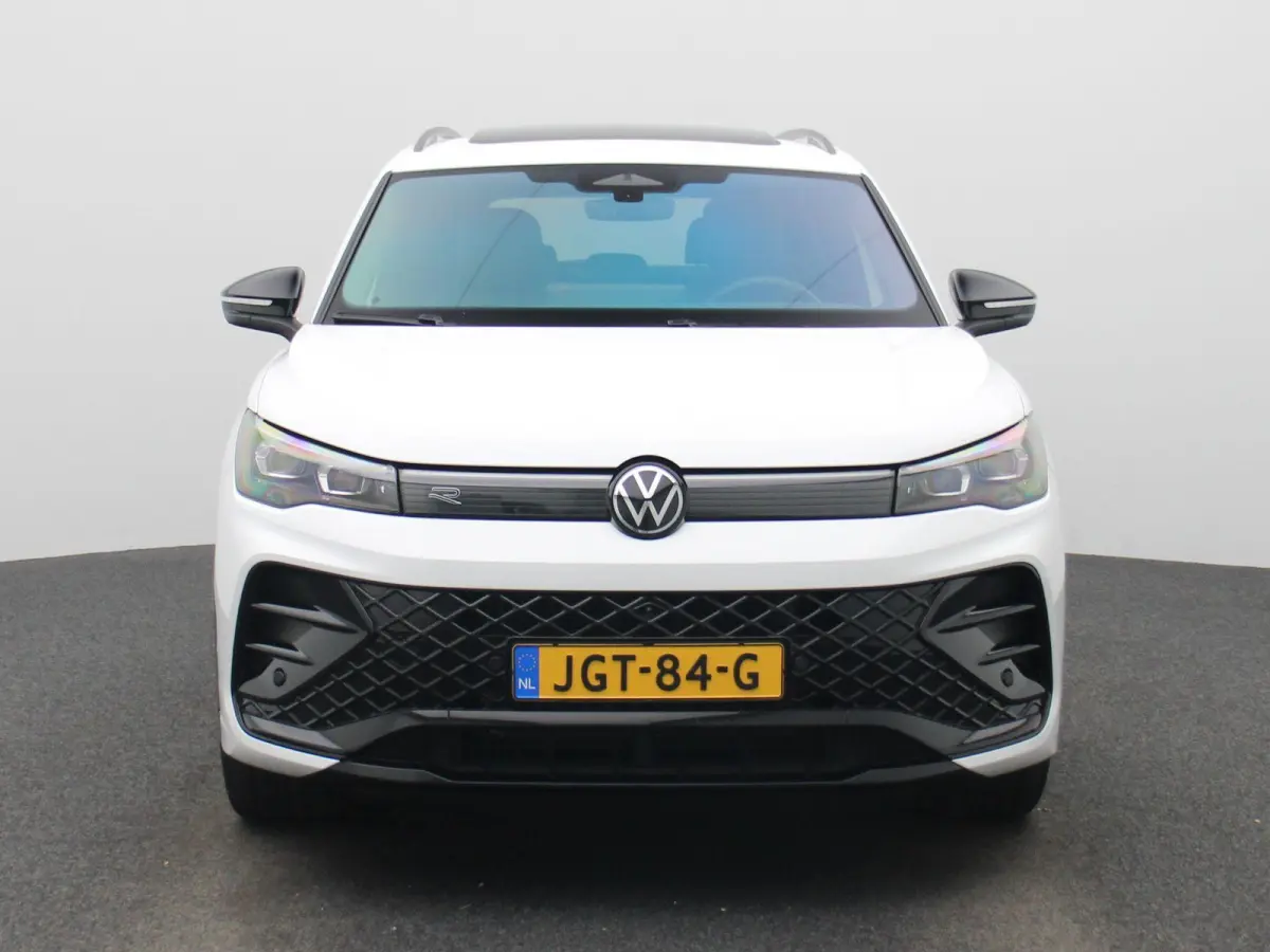 1.5 eHybrid R-Line 272 PK | Panoramadak | Blackline | Navigatie | Leder | Memory | Head Up | Harman Kardon | stuur en stoelverwarming | 360 Camera | Achterklep Elektrisch | Side Assist | Hig