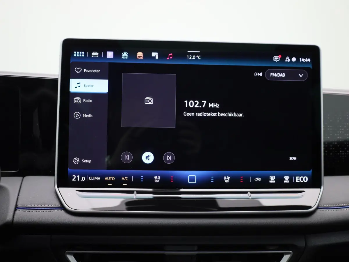 1.5 eHybrid R-Line 272 PK | Panoramadak | Blackline | Navigatie | Leder | Memory | Head Up | Harman Kardon | stuur en stoelverwarming | 360 Camera | Achterklep Elektrisch | Side Assist | Hig