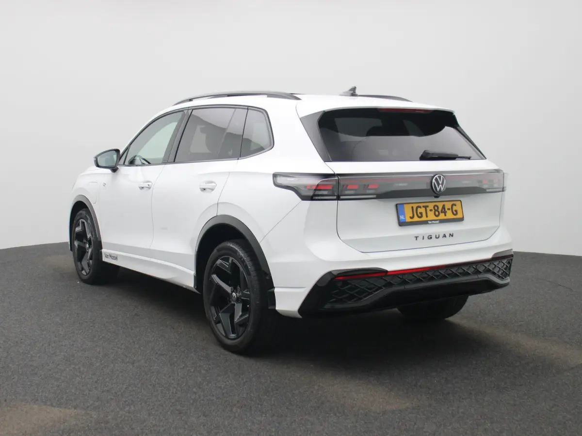 1.5 eHybrid R-Line 272 PK | Panoramadak | Blackline | Navigatie | Leder | Memory | Head Up | Harman Kardon | stuur en stoelverwarming | 360 Camera | Achterklep Elektrisch | Side Assist | Hig