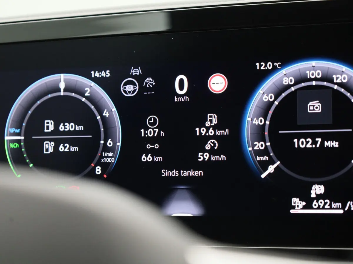 1.5 eHybrid R-Line 272 PK | Panoramadak | Blackline | Navigatie | Leder | Memory | Head Up | Harman Kardon | stuur en stoelverwarming | 360 Camera | Achterklep Elektrisch | Side Assist | Hig