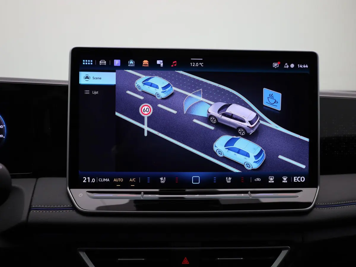 1.5 eHybrid R-Line 272 PK | Panoramadak | Blackline | Navigatie | Leder | Memory | Head Up | Harman Kardon | stuur en stoelverwarming | 360 Camera | Achterklep Elektrisch | Side Assist | Hig
