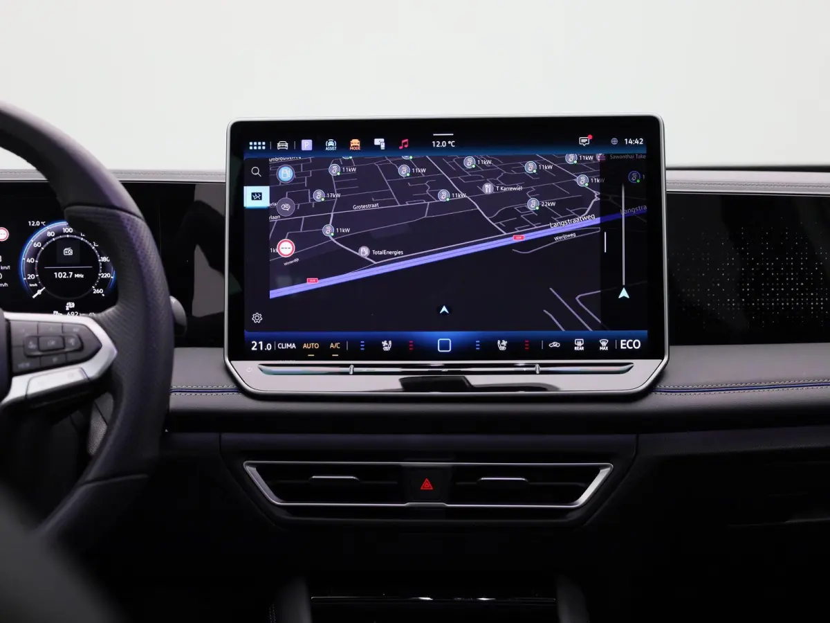 1.5 eHybrid R-Line 272 PK | Panoramadak | Blackline | Navigatie | Leder | Memory | Head Up | Harman Kardon | stuur en stoelverwarming | 360 Camera | Achterklep Elektrisch | Side Assist | Hig