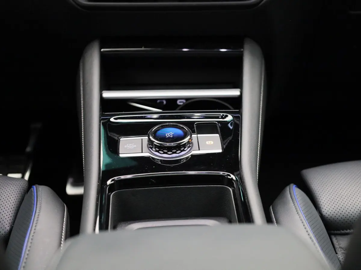 1.5 eHybrid R-Line 272 PK | Panoramadak | Blackline | Navigatie | Leder | Memory | Head Up | Harman Kardon | stuur en stoelverwarming | 360 Camera | Achterklep Elektrisch | Side Assist | Hig