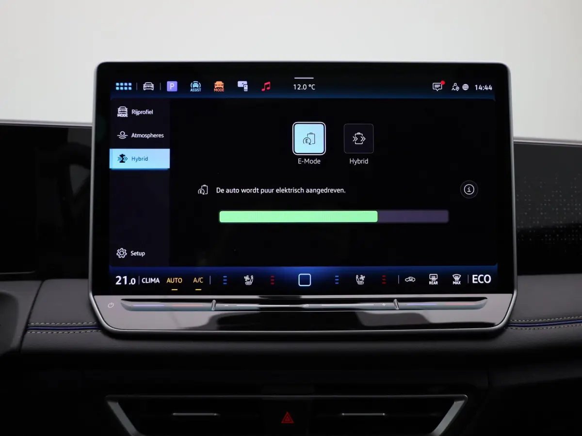 1.5 eHybrid R-Line 272 PK | Panoramadak | Blackline | Navigatie | Leder | Memory | Head Up | Harman Kardon | stuur en stoelverwarming | 360 Camera | Achterklep Elektrisch | Side Assist | Hig