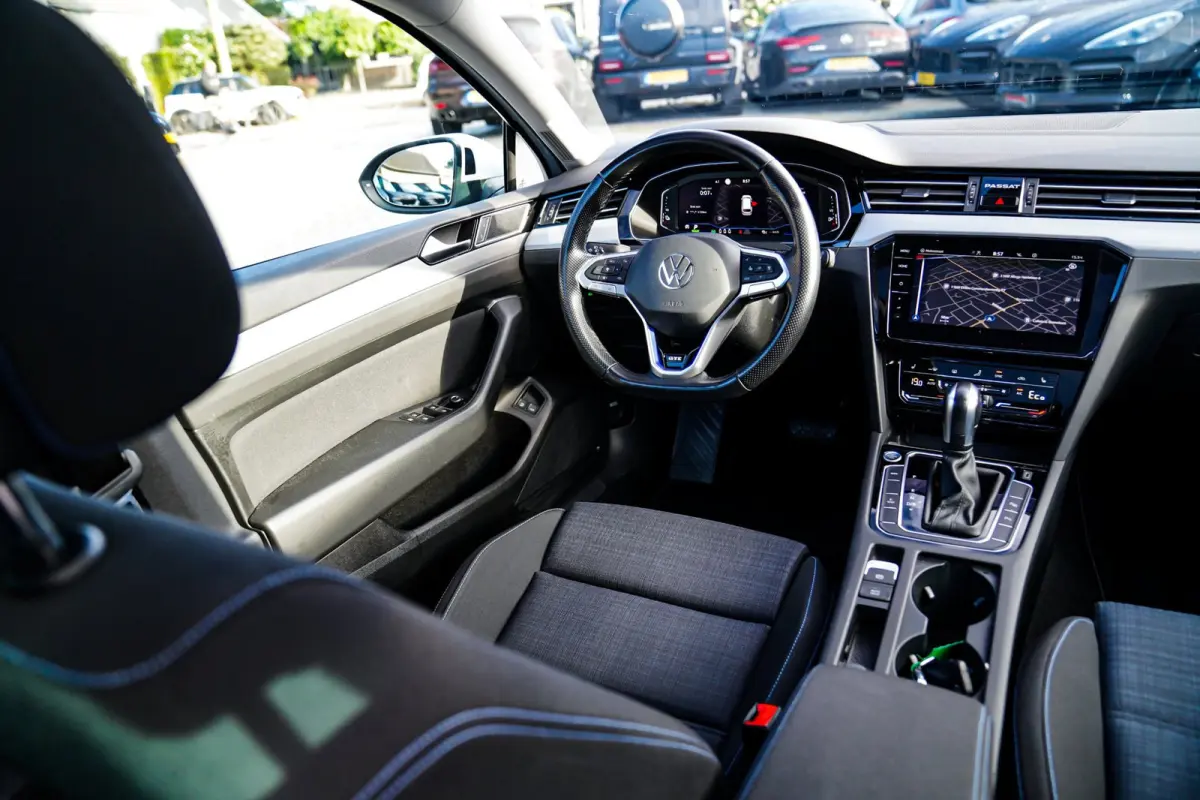 1.4 TSI PHEV GTE Business | Panorama | Plugin Hybride | Xenon/LED | Verwarmde voorstoelen | Comfortstoel