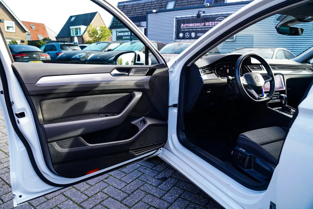 1.4 TSI PHEV GTE Business | Panorama | Plugin Hybride | Xenon/LED | Verwarmde voorstoelen | Comfortstoel