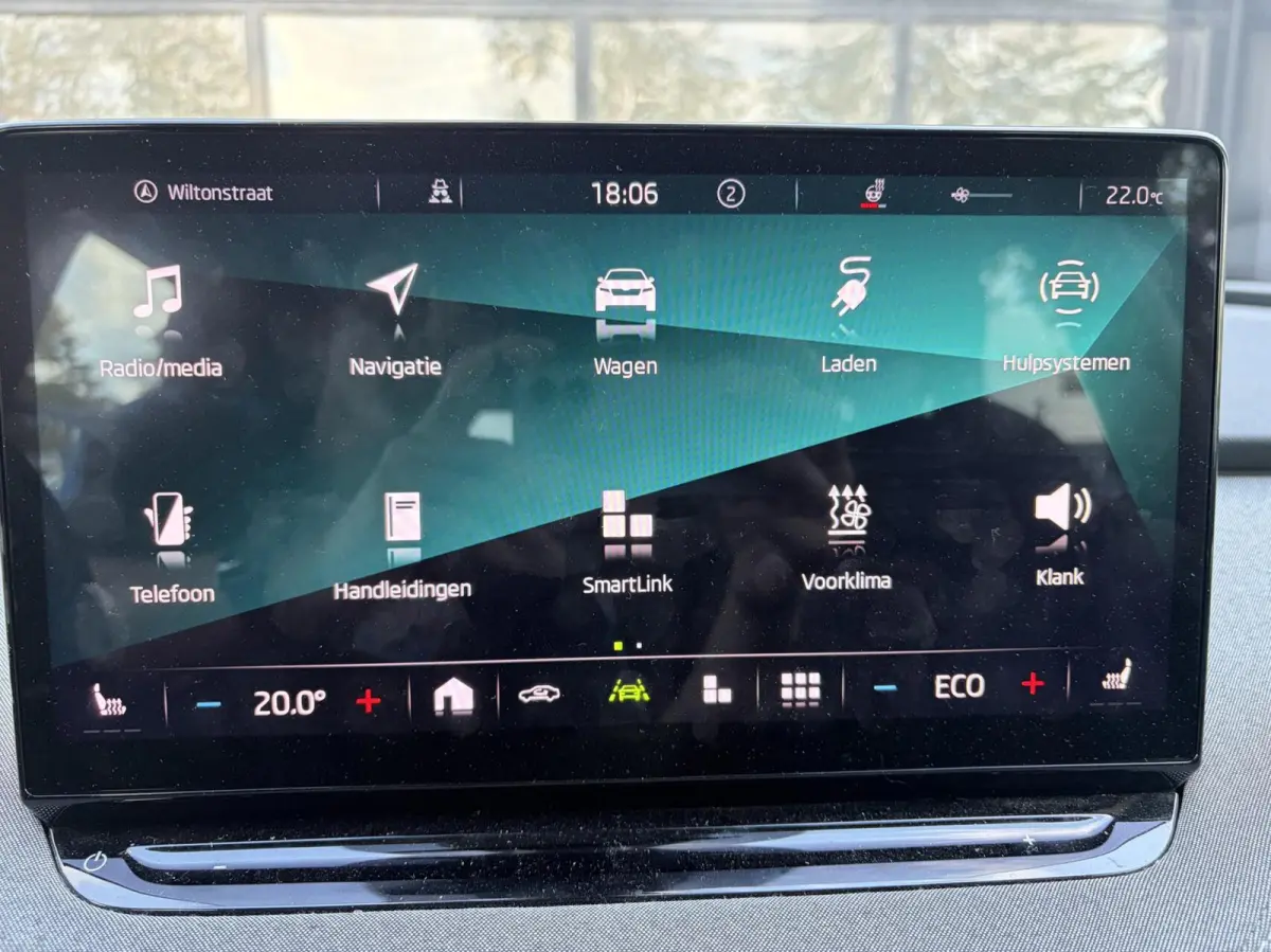 80 TREKHAAK / CAMERA / CARPLAY