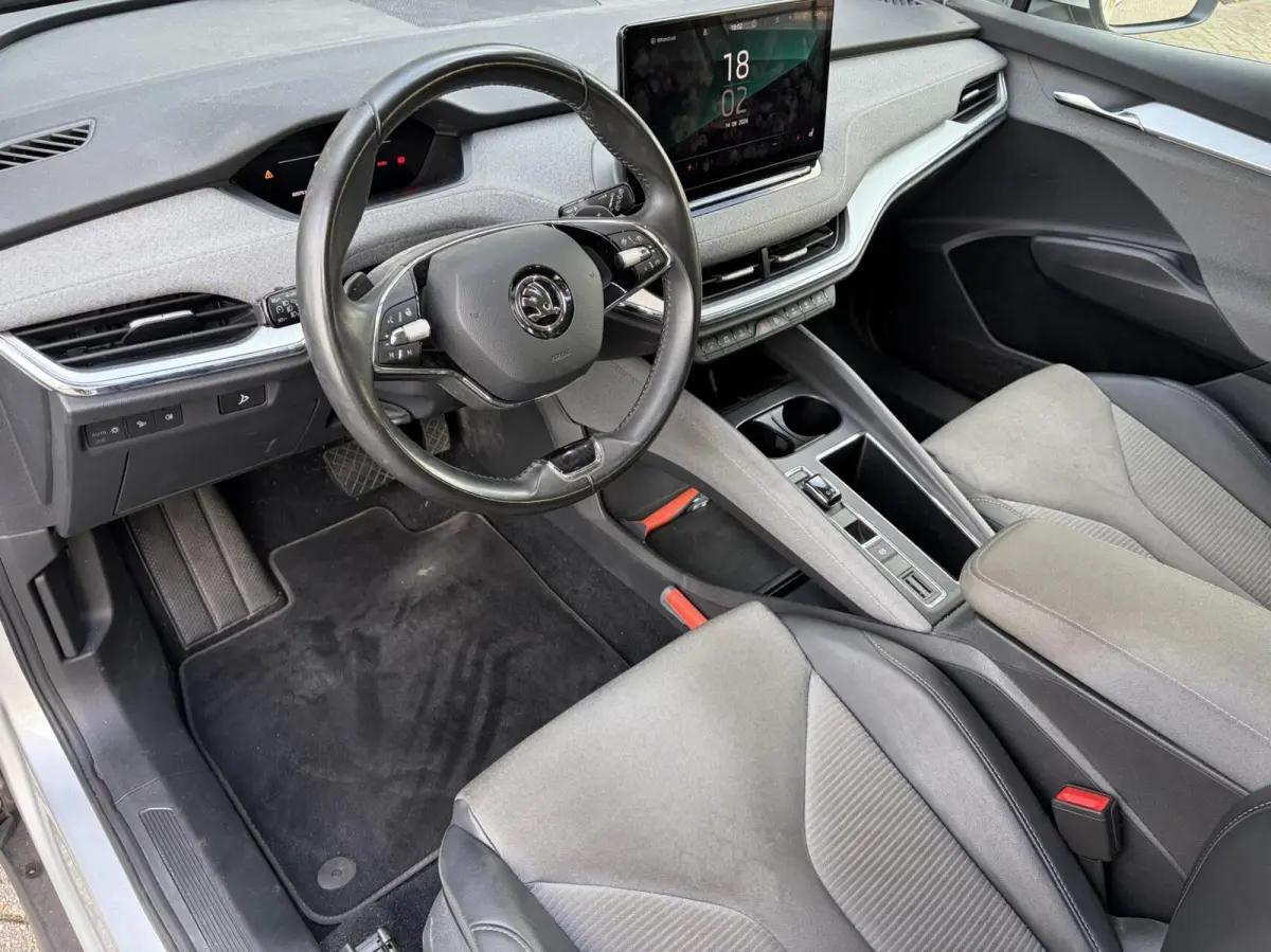 80 TREKHAAK / CAMERA / CARPLAY
