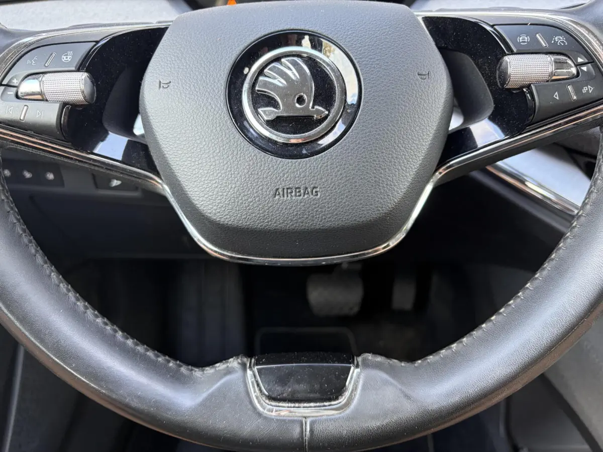 80 TREKHAAK / CAMERA / CARPLAY