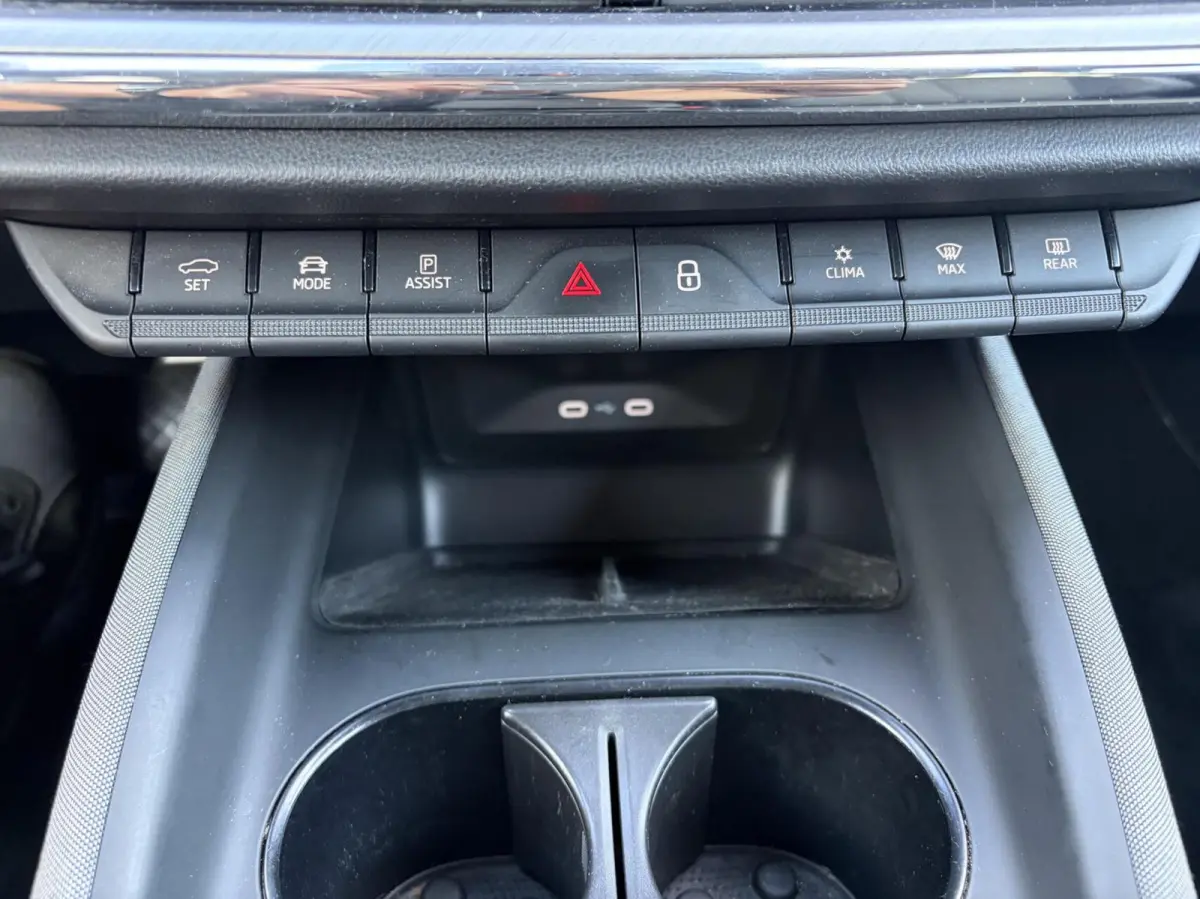 80 TREKHAAK / CAMERA / CARPLAY