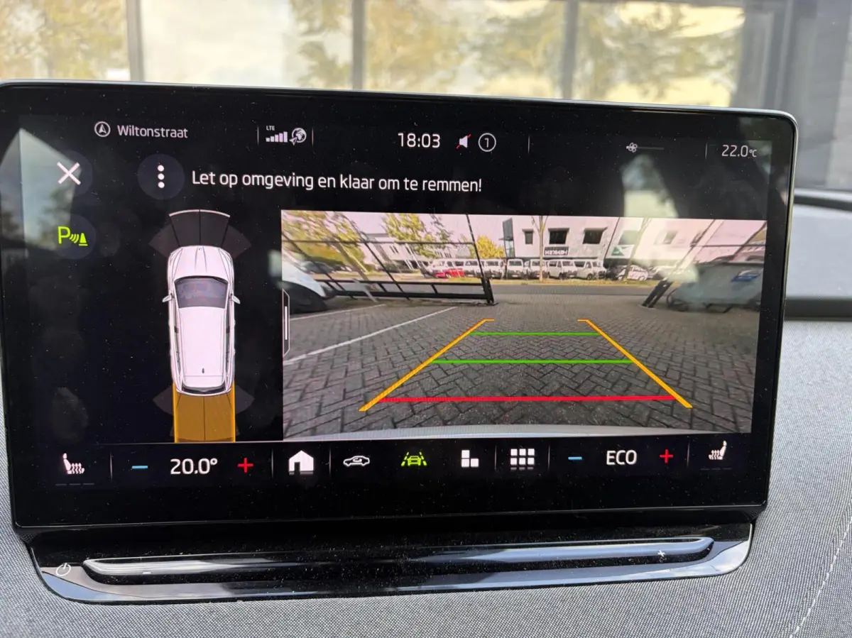80 TREKHAAK / CAMERA / CARPLAY