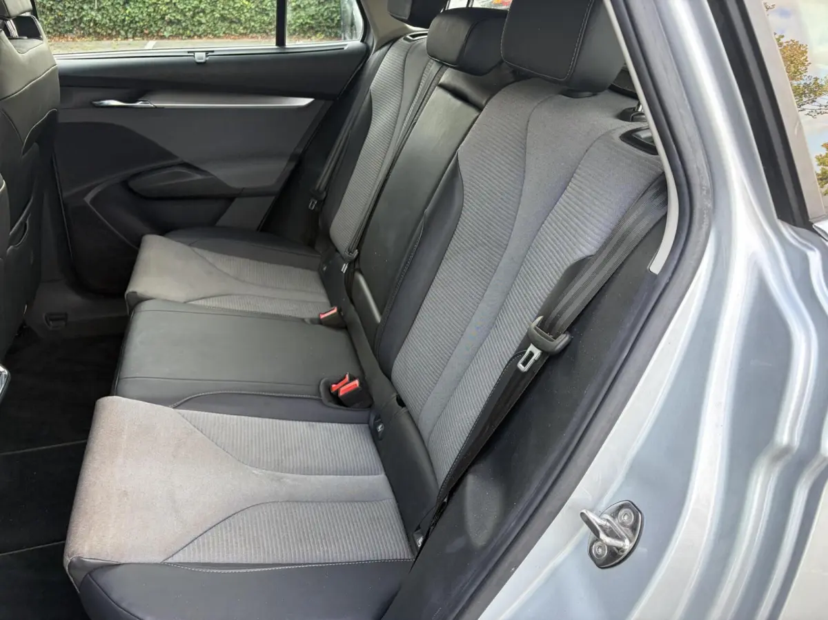 80 TREKHAAK / CAMERA / CARPLAY