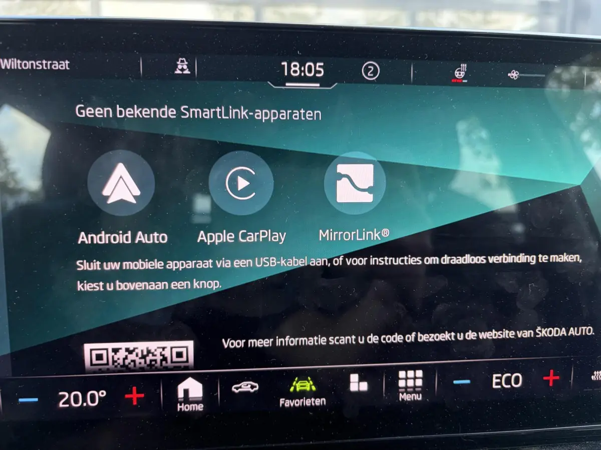 80 TREKHAAK / CAMERA / CARPLAY