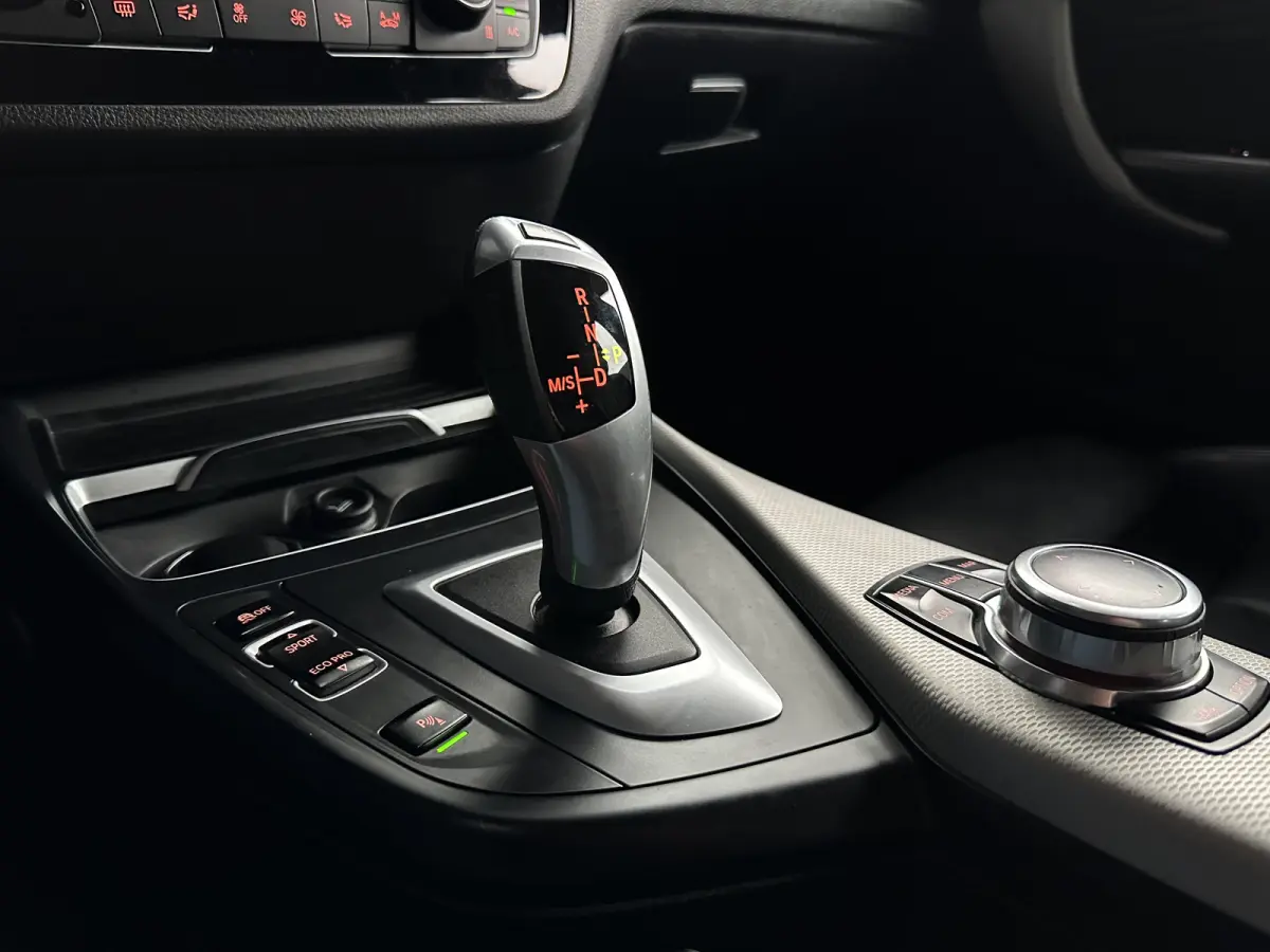 118i LCI | AUT | M-SPORT | LED | NL AUTO | Leer | Navi PRO |