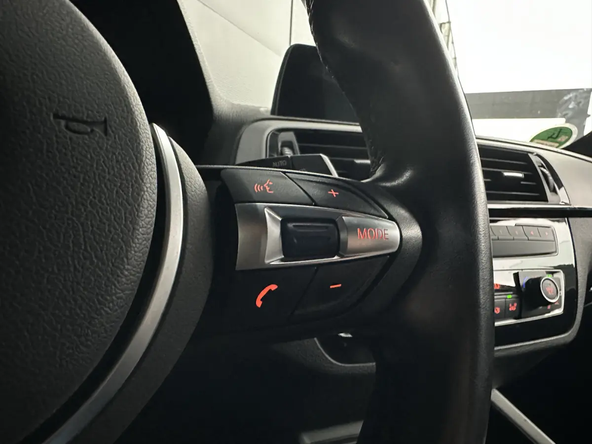 118i LCI | AUT | M-SPORT | LED | NL AUTO | Leer | Navi PRO |