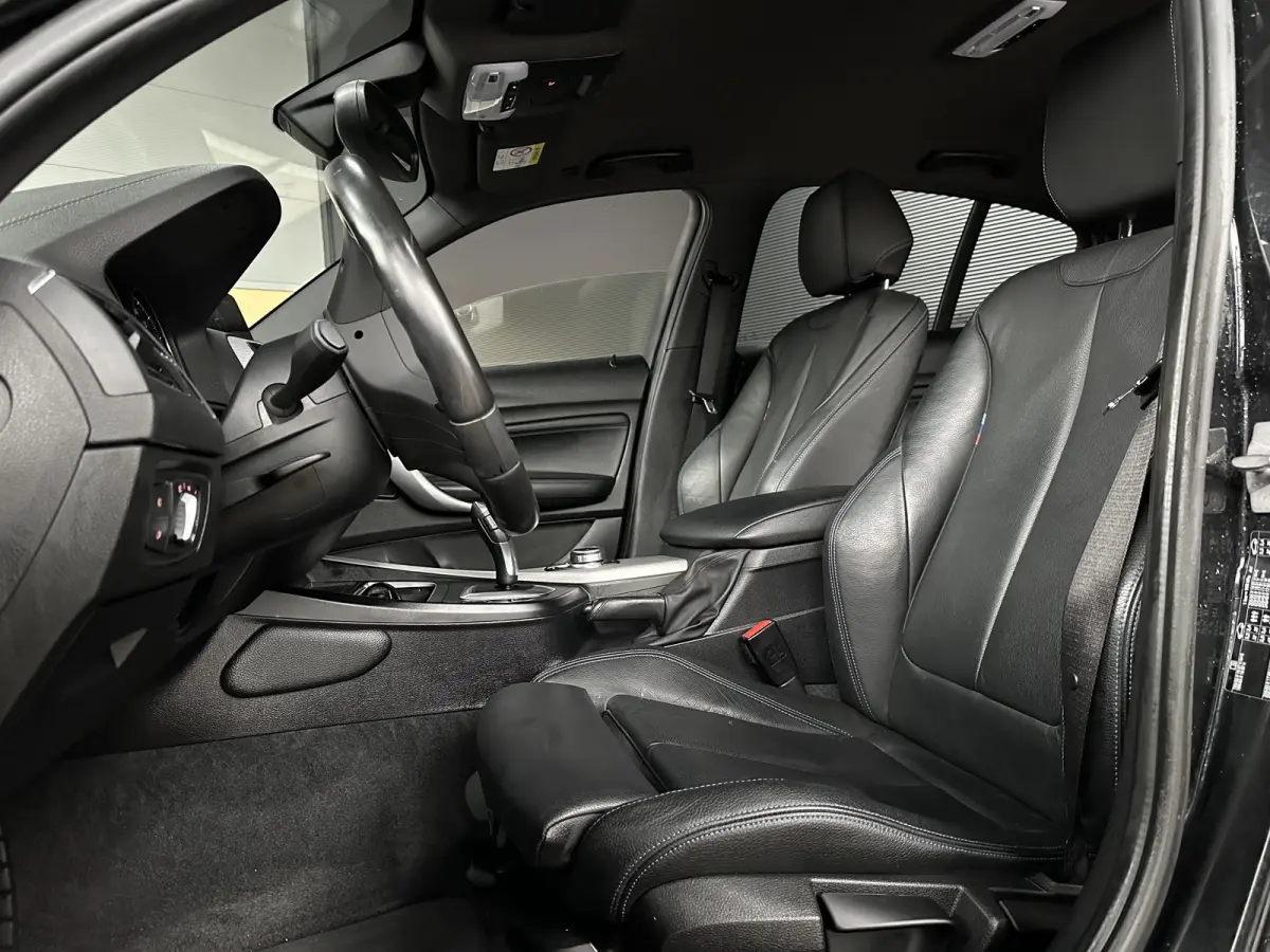 118i LCI | AUT | M-SPORT | LED | NL AUTO | Leer | Navi PRO |