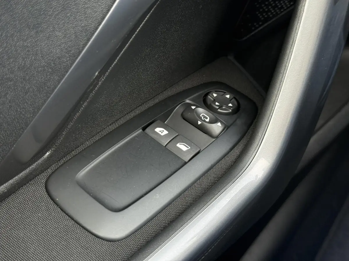 1.2 PureTech Blue Lion 2e Eigenaar|Pano|Navi|Carplay|Trekhaak|Airco|Cruise|PDC|Elek ramen|N.A.P|APK tot 03-2027