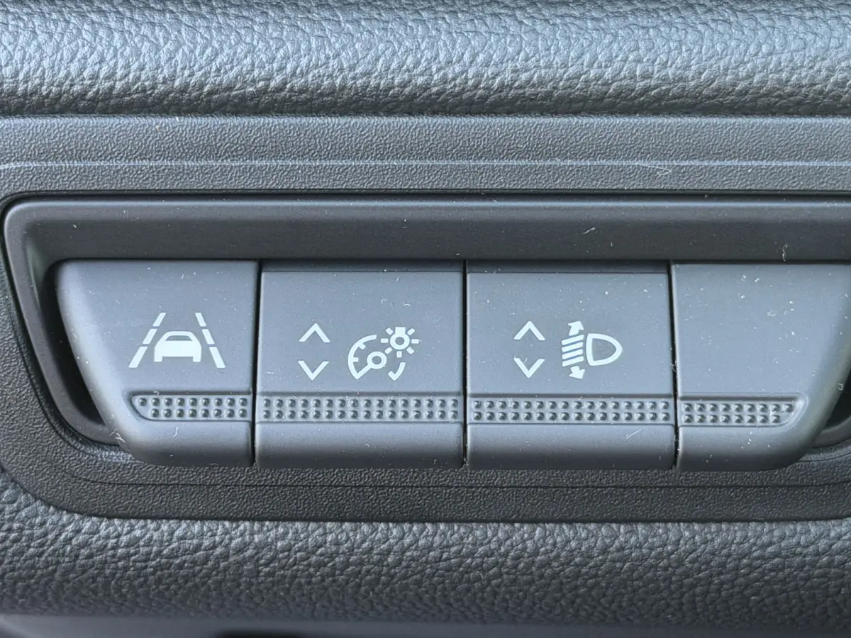 100pk Intens (Keyless Entry - Camera - Parkeersensoren V+A - LED - Automatische Airco - Navigatie - Two Tone)