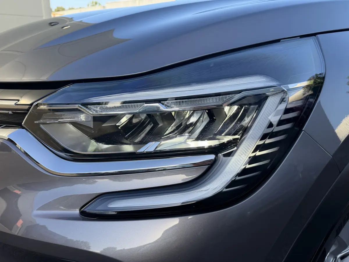 100pk Intens (Keyless Entry - Camera - Parkeersensoren V+A - LED - Automatische Airco - Navigatie - Two Tone)