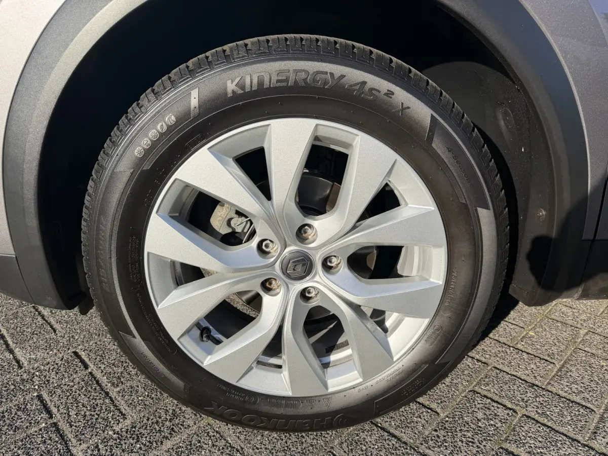 100pk Intens (Keyless Entry - Camera - Parkeersensoren V+A - LED - Automatische Airco - Navigatie - Two Tone)