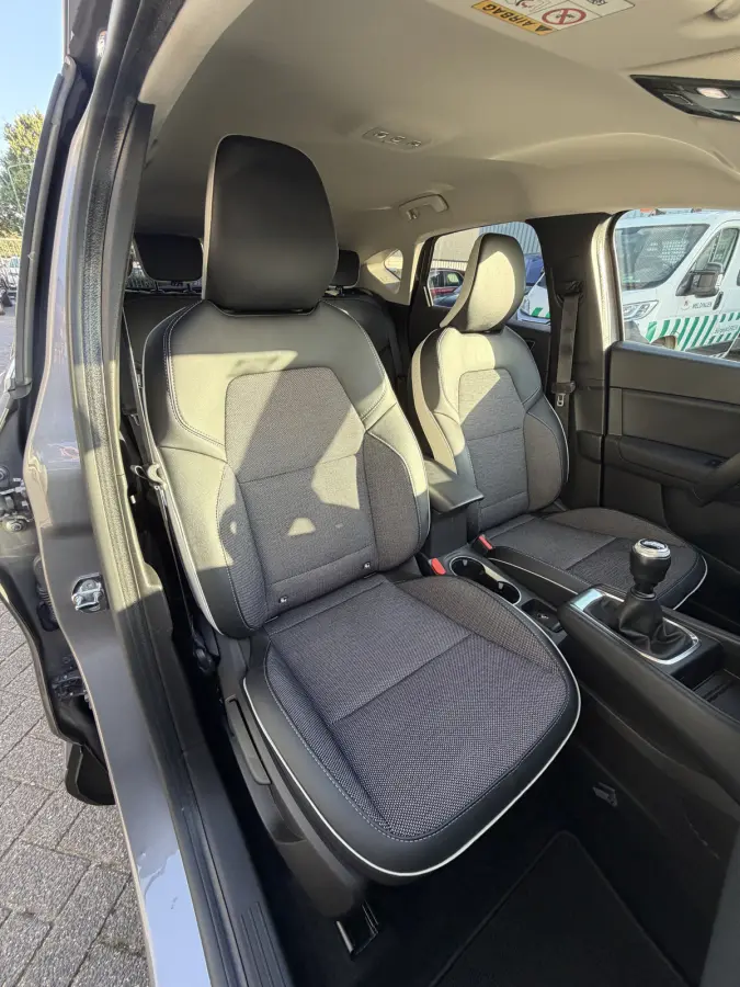 100pk Intens (Keyless Entry - Camera - Parkeersensoren V+A - LED - Automatische Airco - Navigatie - Two Tone)
