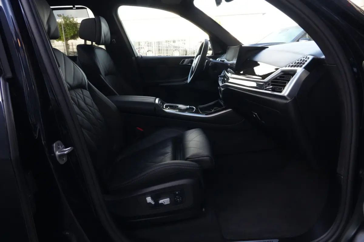 xDrive50e M Sport | 495PK | PANO | BMW X5 xDrive50e M Sport 495 PK Plug-in Hybrid met 3.0 zescilinder benzinemotor en 8-traps automatische transmissie, voorzien van een elektrisch panoramada