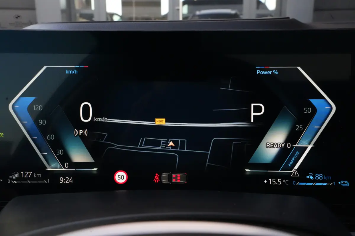 xDrive50e M Sport | 495PK | PANO | BMW X5 xDrive50e M Sport 495 PK Plug-in Hybrid met 3.0 zescilinder benzinemotor en 8-traps automatische transmissie, voorzien van een elektrisch panoramada