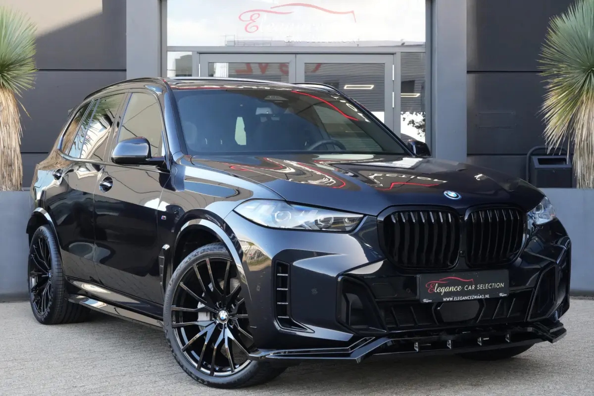 xDrive50e M Sport | 495PK | PANO | BMW X5 xDrive50e M Sport 495 PK Plug-in Hybrid met 3.0 zescilinder benzinemotor en 8-traps automatische transmissie, voorzien van een elektrisch panoramada