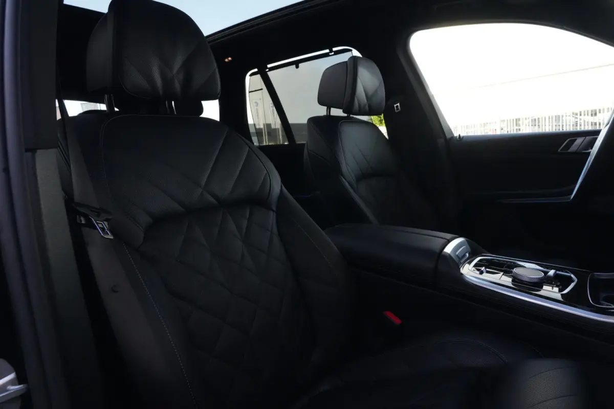 xDrive50e M Sport | 495PK | PANO | BMW X5 xDrive50e M Sport 495 PK Plug-in Hybrid met 3.0 zescilinder benzinemotor en 8-traps automatische transmissie, voorzien van een elektrisch panoramada