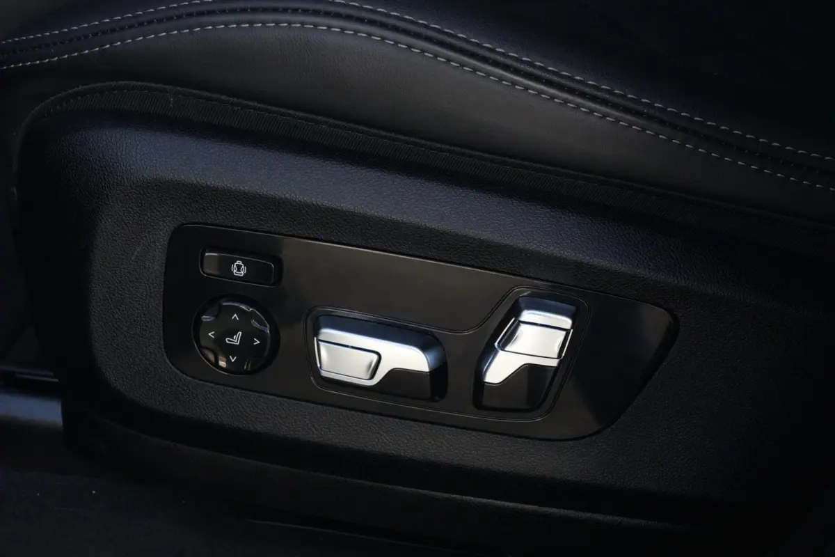 xDrive50e M Sport | 495PK | PANO | BMW X5 xDrive50e M Sport 495 PK Plug-in Hybrid met 3.0 zescilinder benzinemotor en 8-traps automatische transmissie, voorzien van een elektrisch panoramada