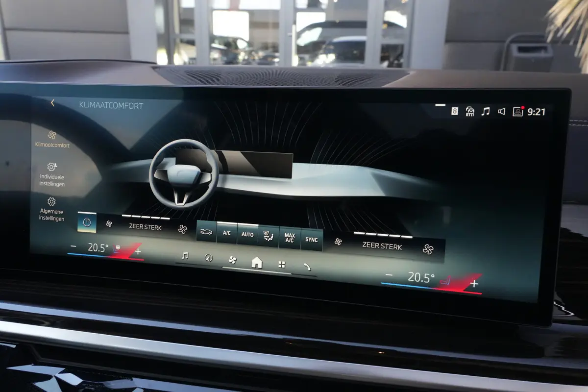 xDrive50e M Sport | 495PK | PANO | BMW X5 xDrive50e M Sport 495 PK Plug-in Hybrid met 3.0 zescilinder benzinemotor en 8-traps automatische transmissie, voorzien van een elektrisch panoramada