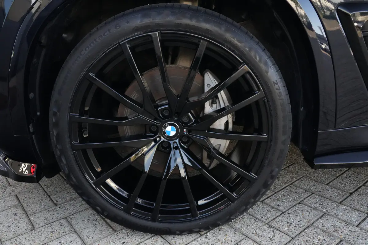 xDrive50e M Sport | 495PK | PANO | BMW X5 xDrive50e M Sport 495 PK Plug-in Hybrid met 3.0 zescilinder benzinemotor en 8-traps automatische transmissie, voorzien van een elektrisch panoramada
