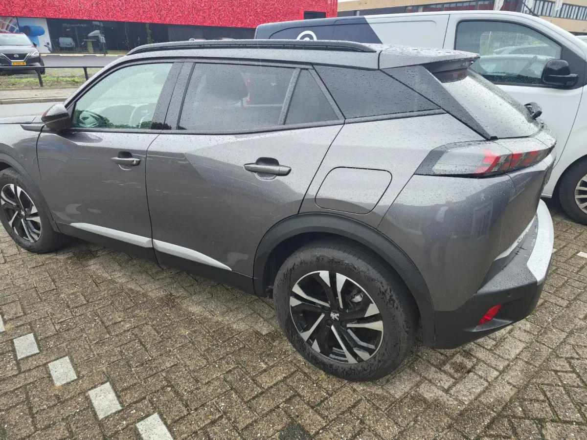 1.2 PureTech Allure Pack | Carplay | Navigatie | Trekhaak | Camera | Climate Control | | Achterbank in delen neerklapbaar | Achteruitrijcamera | Airco (automatisch)