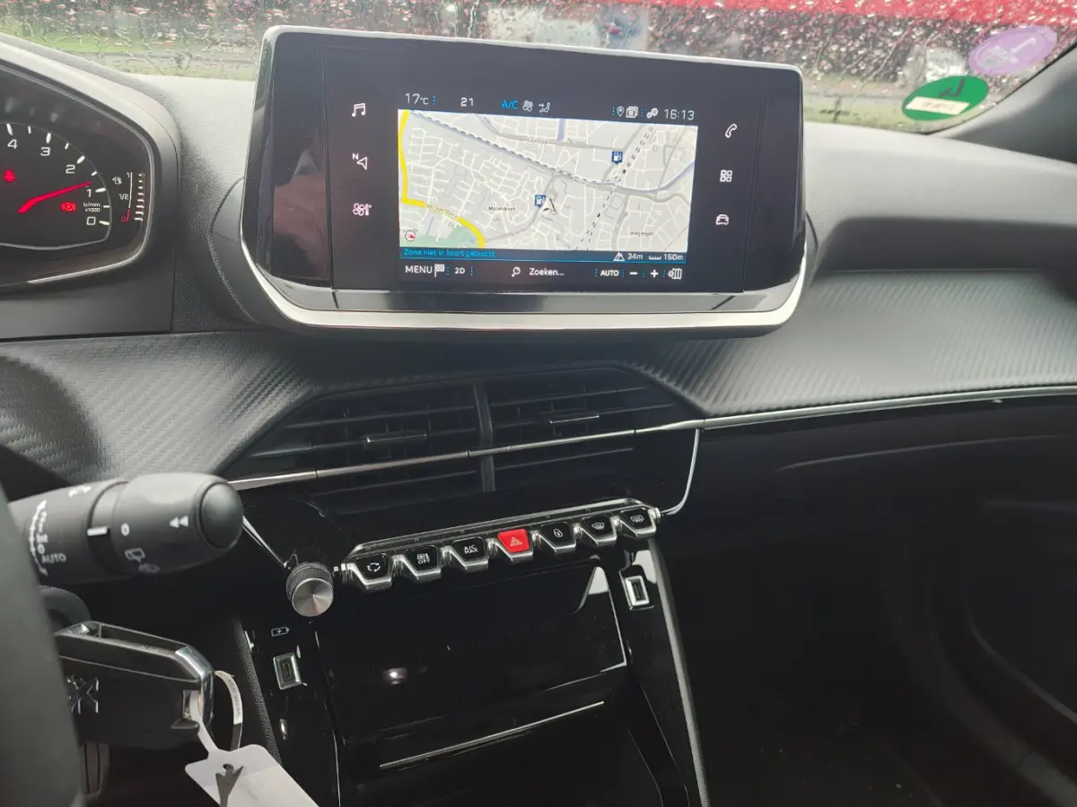 1.2 PureTech Allure Pack | Carplay | Navigatie | Trekhaak | Camera | Climate Control | | Achterbank in delen neerklapbaar | Achteruitrijcamera | Airco (automatisch)