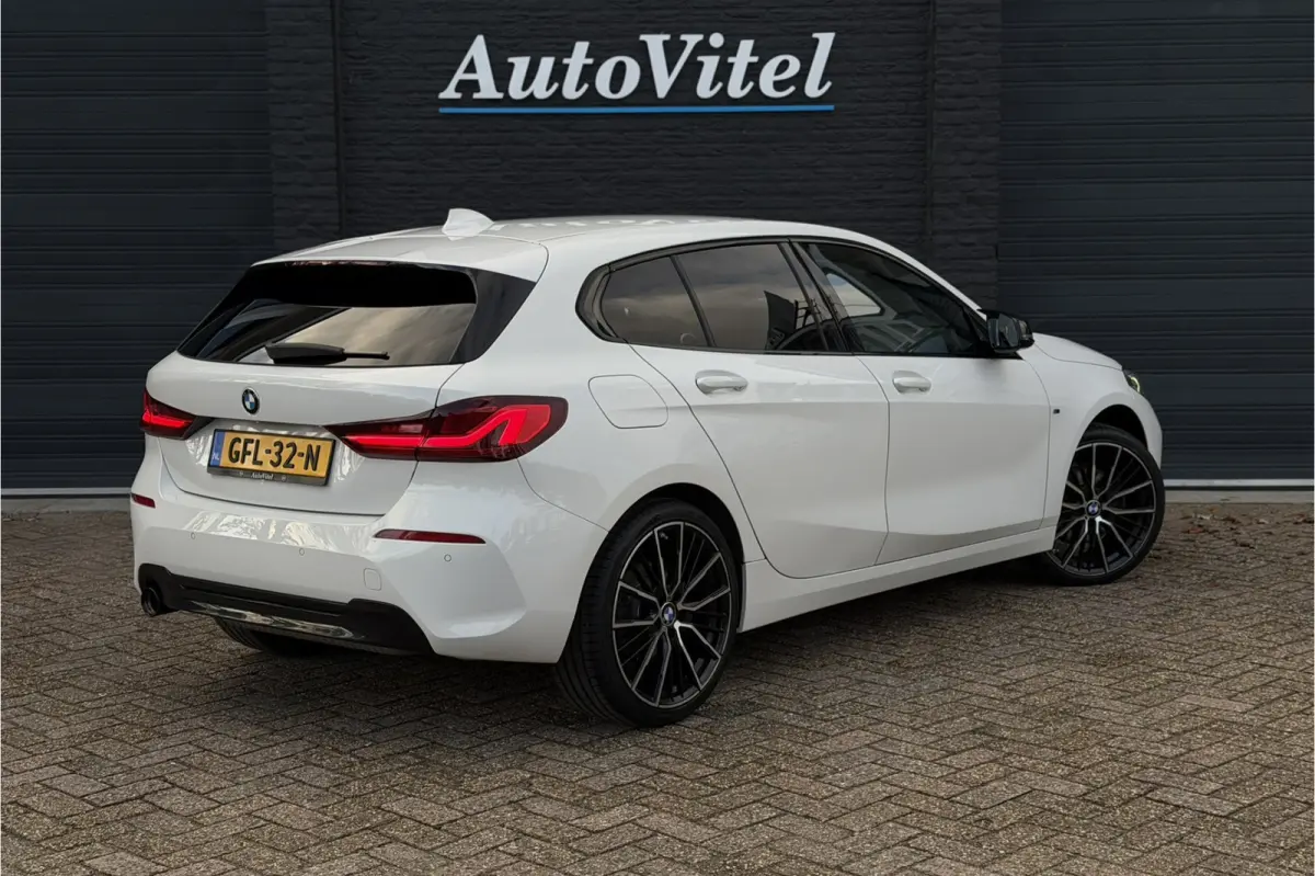 118i | Sportleder | Stoel + Stuurverwarming | Comfort Access | Live Cockpit Pro | Carplay