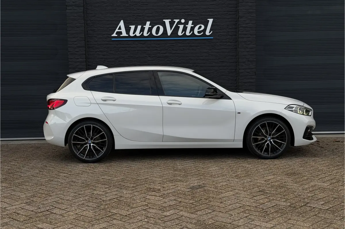 118i | Sportleder | Stoel + Stuurverwarming | Comfort Access | Live Cockpit Pro | Carplay