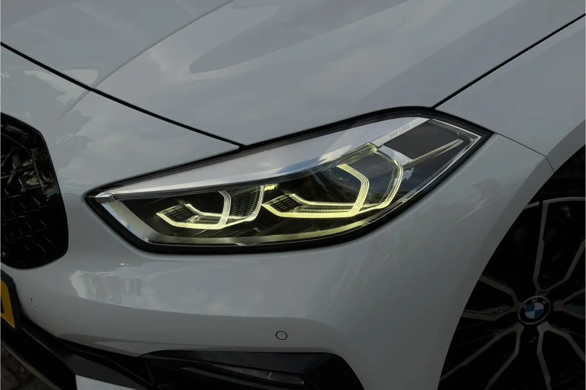 118i | Sportleder | Stoel + Stuurverwarming | Comfort Access | Live Cockpit Pro | Carplay