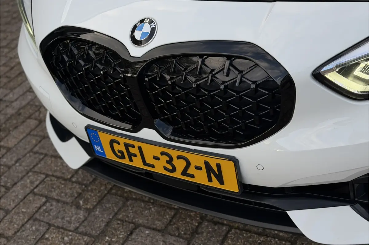 118i | Sportleder | Stoel + Stuurverwarming | Comfort Access | Live Cockpit Pro | Carplay